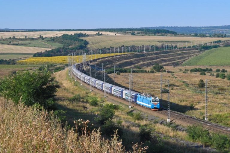 Продажа билетов на летние поезда в Крым стала доступна за 90 дней