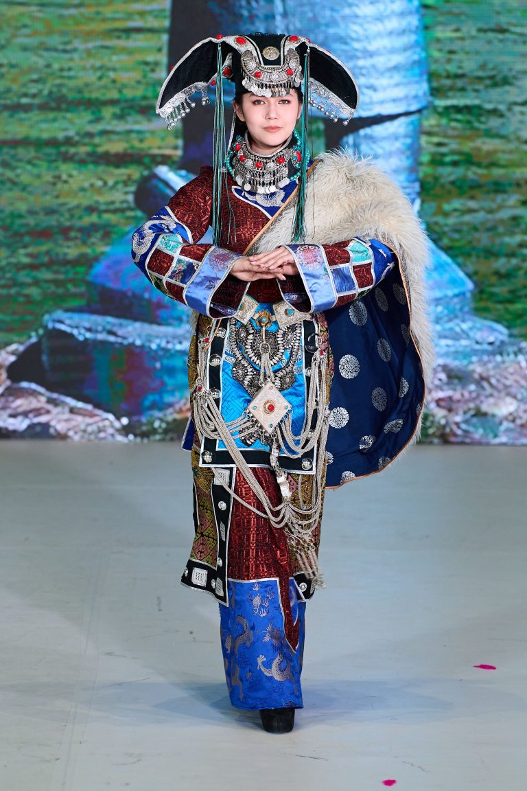 Мода Евразии и актуальные модельеры на выставке «Уникальная Россия»