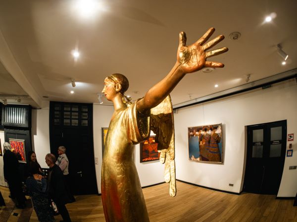Галерейный центр «Артефакт» представляет выставку сразу двух художников