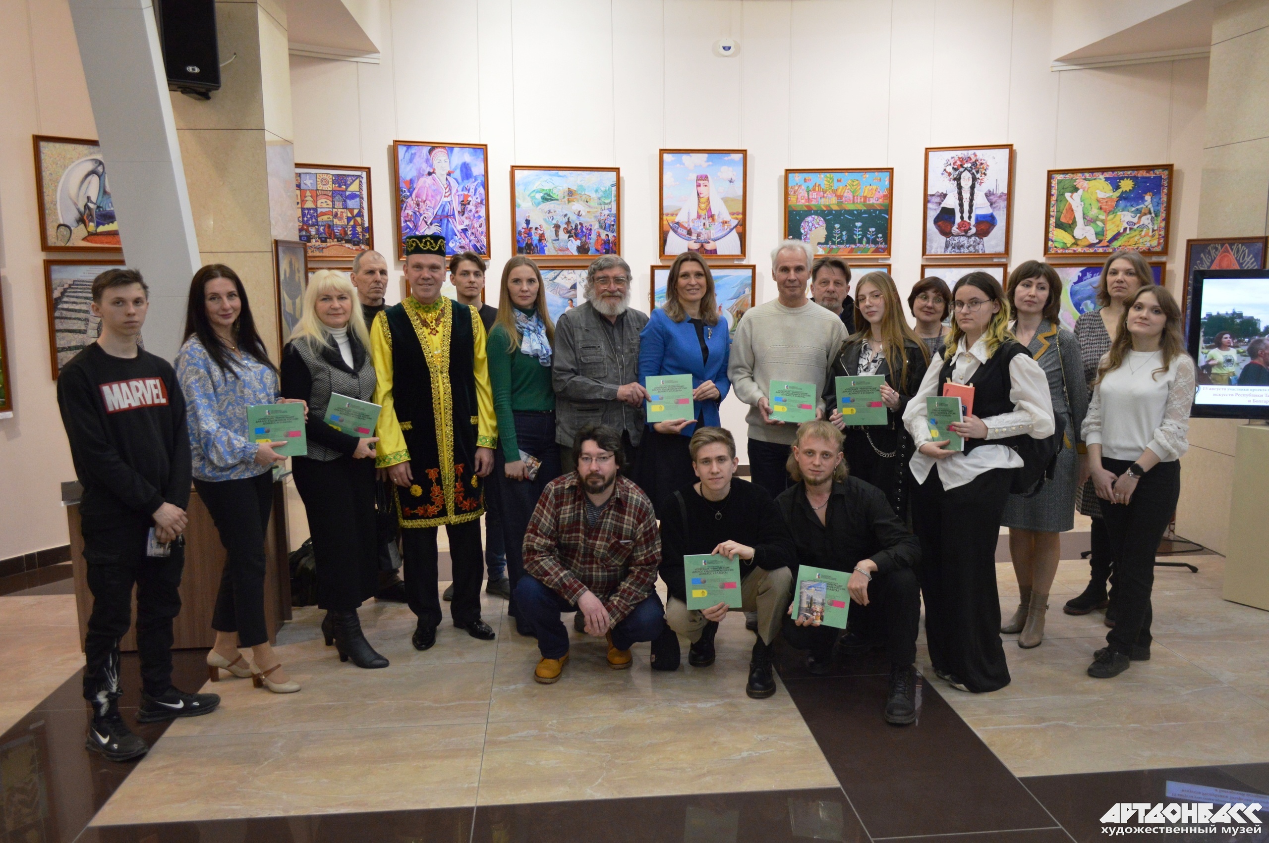 Выставка картин из Елабуги открылась в Донецке