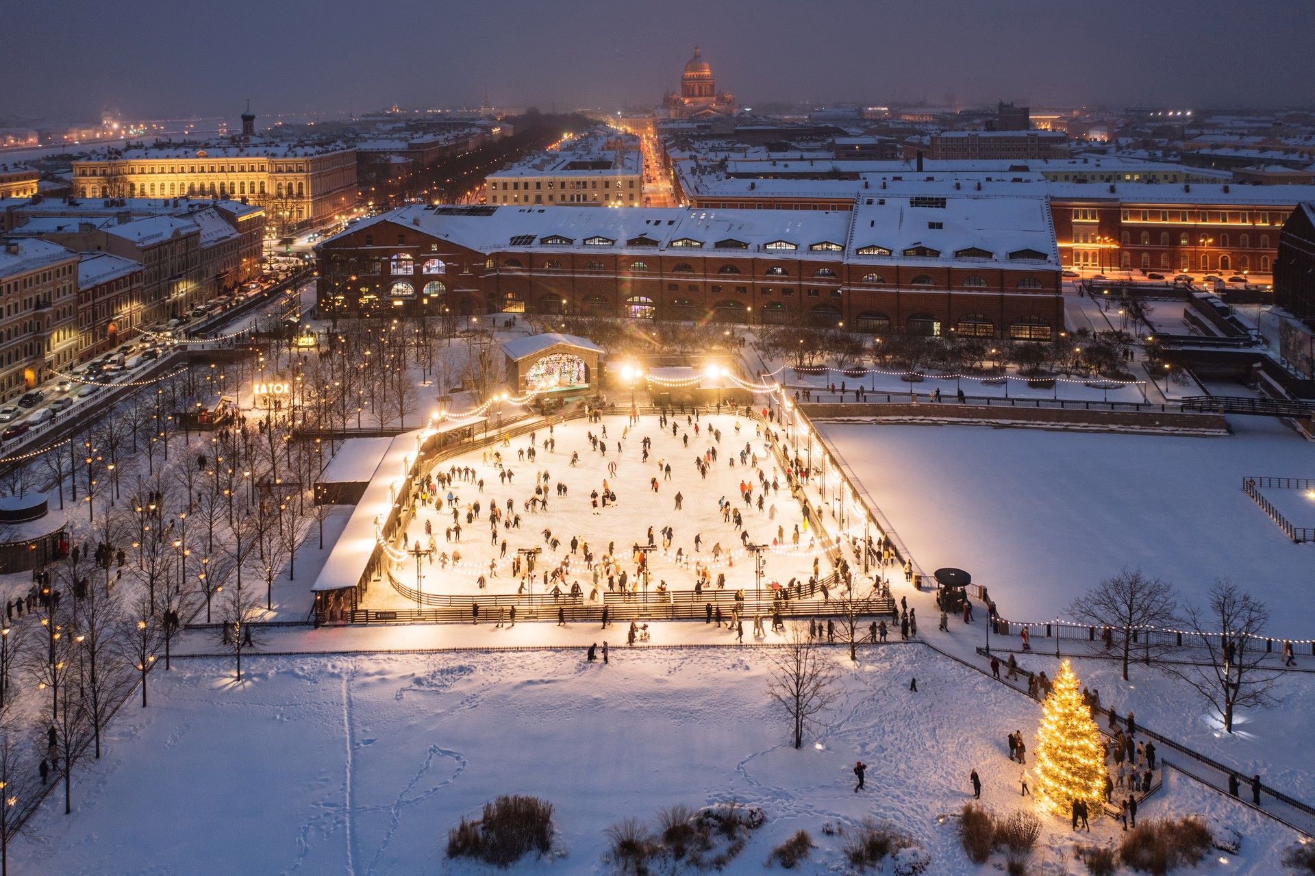 11 ноября на острове Новая Голландия в Санкт-Петербурге откроется зимний каток